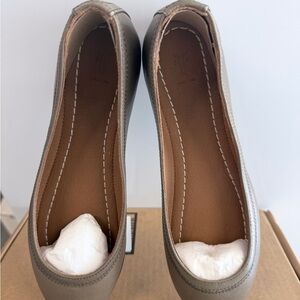 NEW Frye Carson Women’s Ballet FlatsTumbled Leather Lining & Outsole 3/8" Heel